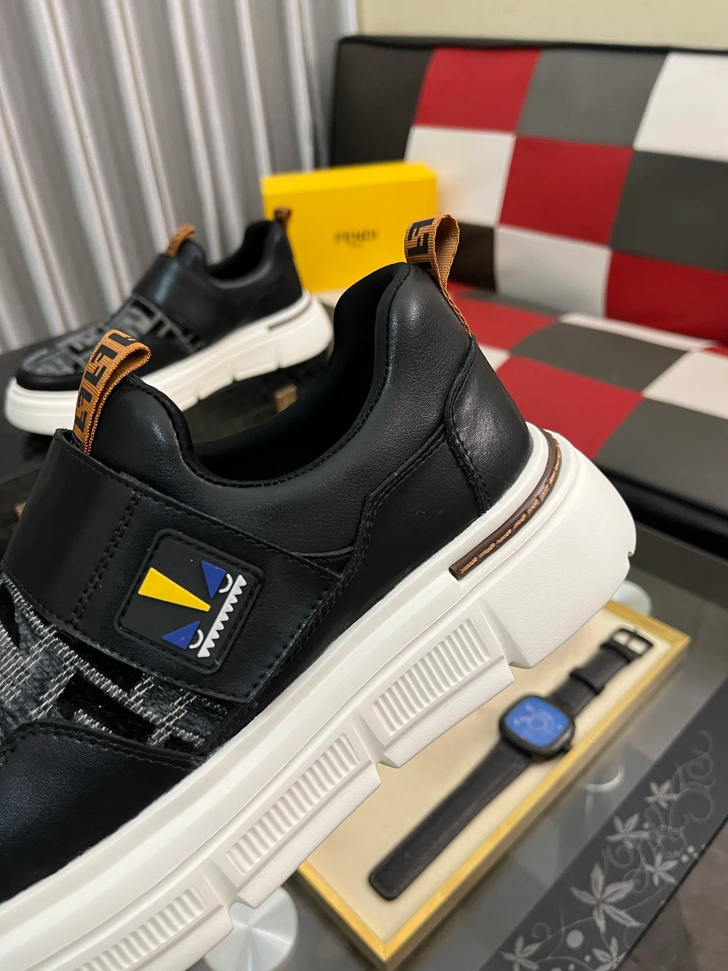 Men's Men's Shoes💰420⌚️⌚️[FENDI] Fendi's classic and comfortable men's, this complex sneaker is made of soft calfskin➕genuine leather lining➕original ultra-light rubber material with rough outsole. This unique light style is suitable for the casual and refined sensibility of this season. It is comfortable and natural on the feet. It is an everyday style for casual travel in autumn and winter! Code number: 38−443️⃣Colors available